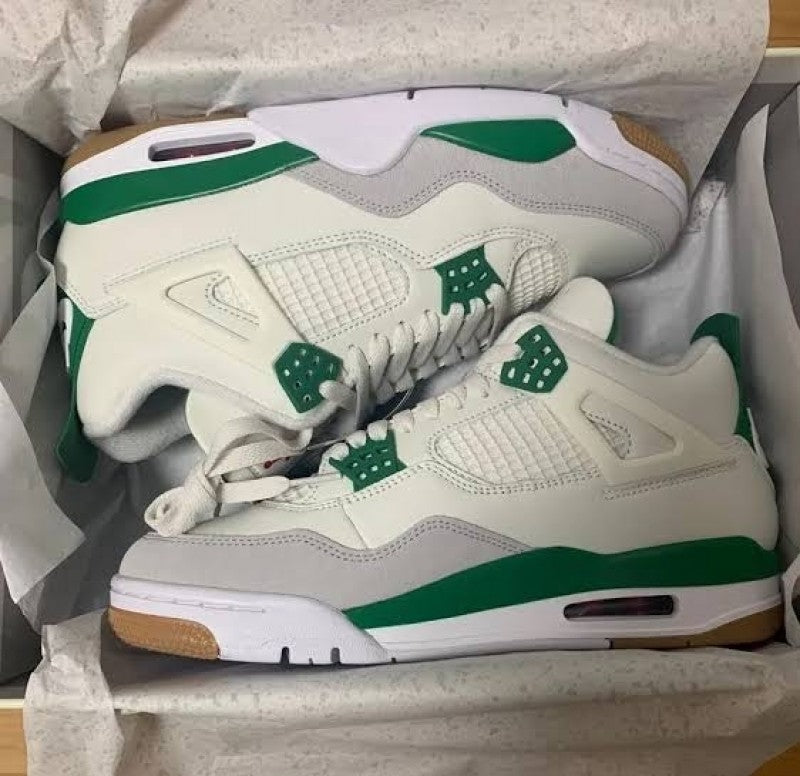 Air Jordan 4 Retro SB Pine Green Sneakers